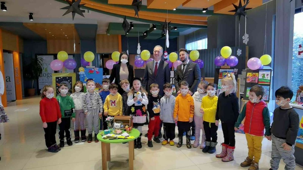 Minik ressam, sergisinin gelirleriyle sokak hayvanlarına mama alacak