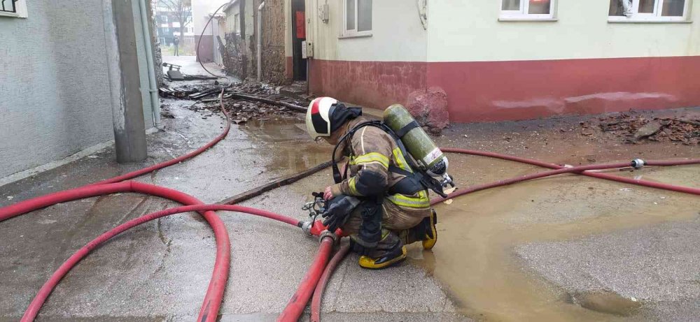 Ailesine kızan şahıs evi ateşe verdi