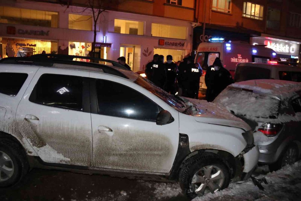 Alkollü sürücü 5 araca çarparak durabildi