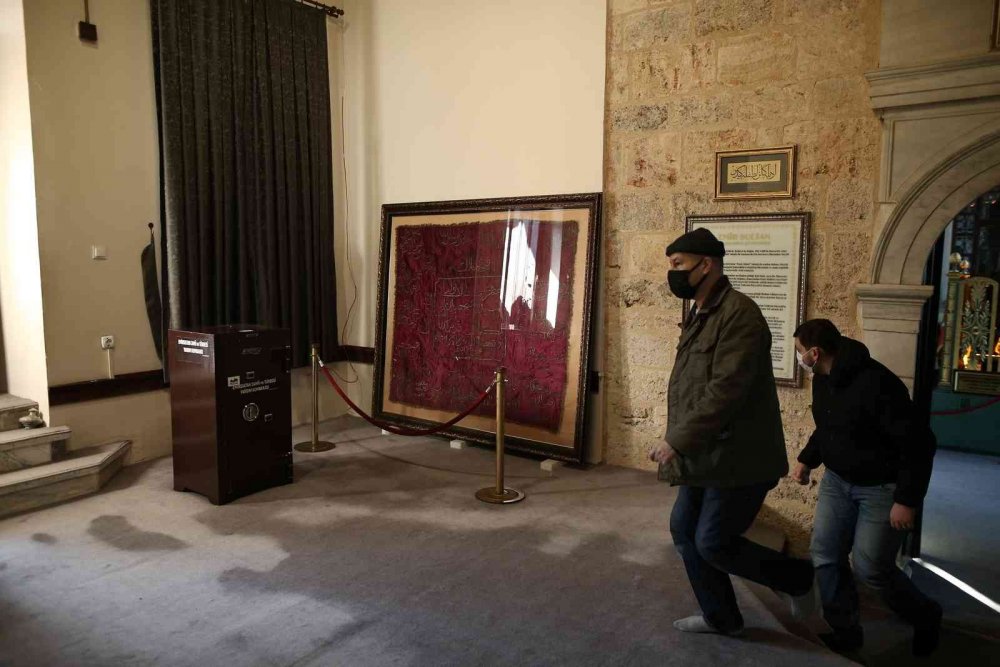 180 yıllık sancak gün yüzüne çıktı