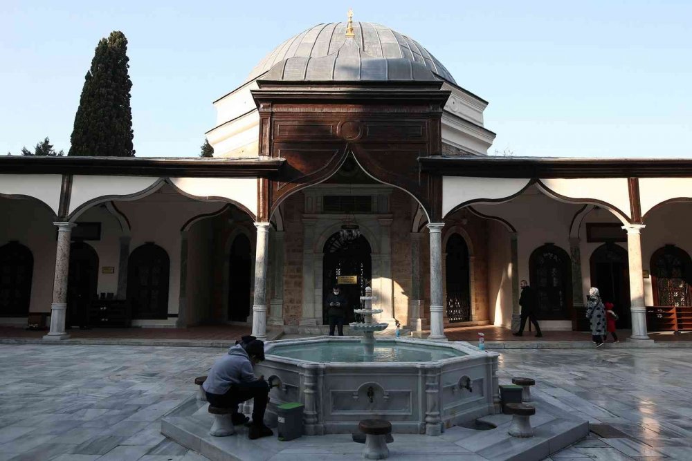 180 yıllık sancak gün yüzüne çıktı