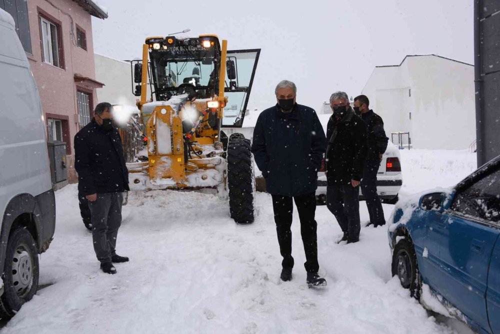 Başkan Bakkalcıoğlu karla mücadele çalışmalarını yerinde inceledi