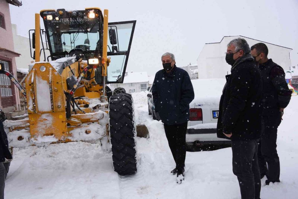 Başkan Bakkalcıoğlu karla mücadele çalışmalarını yerinde inceledi