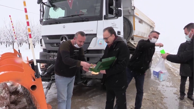 bilecik-valisi-kemal-kizilkaya-karla-mucadele-calismalarini-inceledi3.jpg