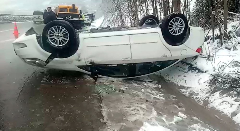 Otomobil takla attı