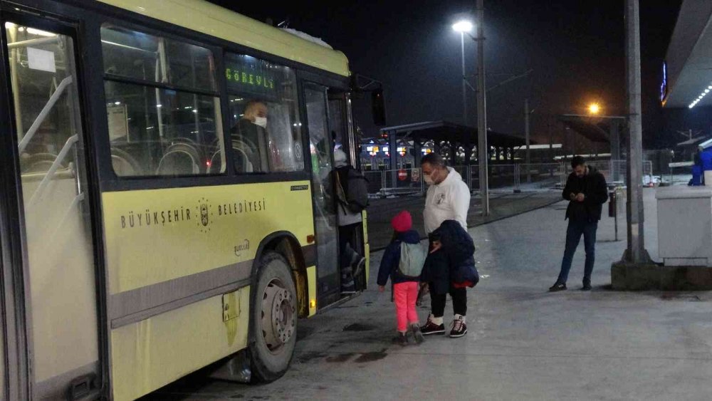Bursa Terminalinde mahsur kalan yolcular KYK yurtlarına yerleştirildi