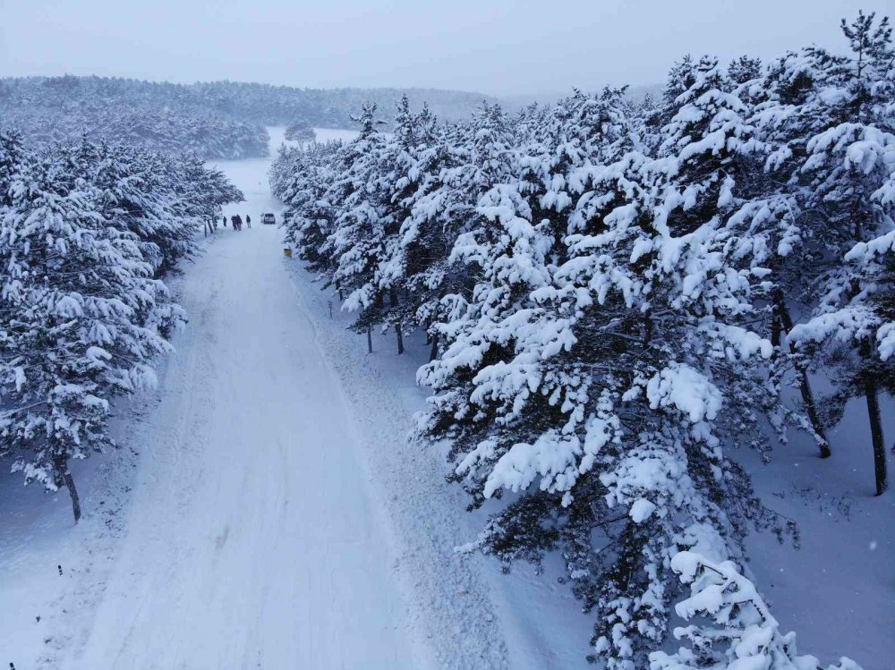 Havadan dron ile görüntülenen gölet adeta göz kamaştırdı