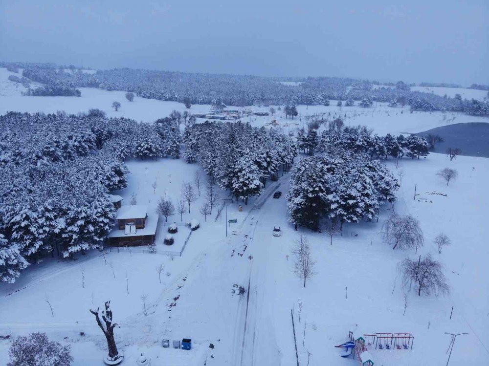 Havadan dron ile görüntülenen gölet adeta göz kamaştırdı