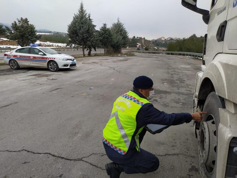 Jandarmadan kış lastiği denetimi