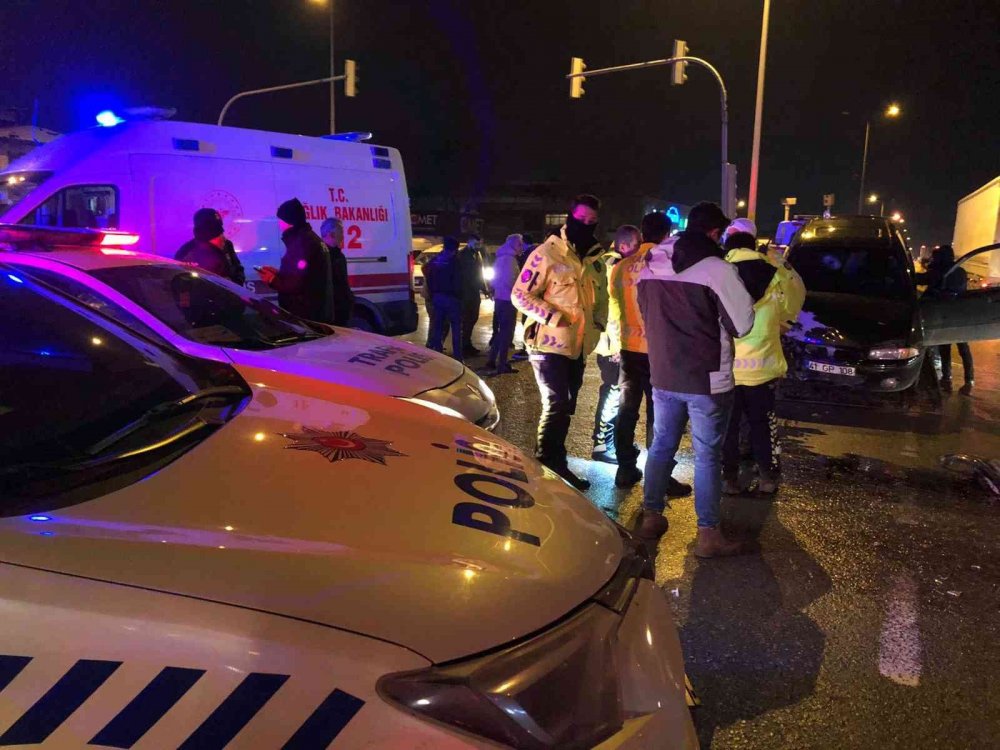 Polis otosu ile otomobil çarpıştı: 1’i polis 5 yaralı