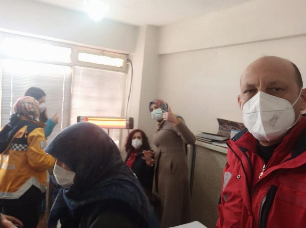 Sağlık ekipleri kar kış demeden fedakârca aşılama çalışmalarını sürdürüyor