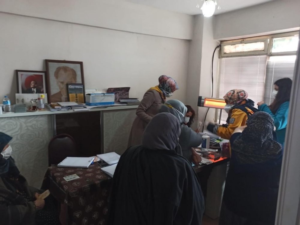 Sağlık ekipleri kar kış demeden fedakârca aşılama çalışmalarını sürdürüyor