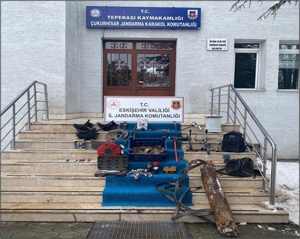 Çalıntı malzemeleri hurdacıya satarken yakalanan 5 şüpheli tutuklandı