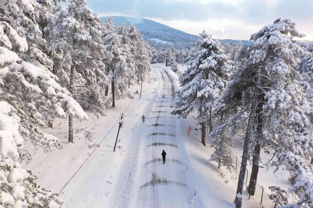 Karla beyaza bürünen Görecik Yaylası havadan görüntülendi