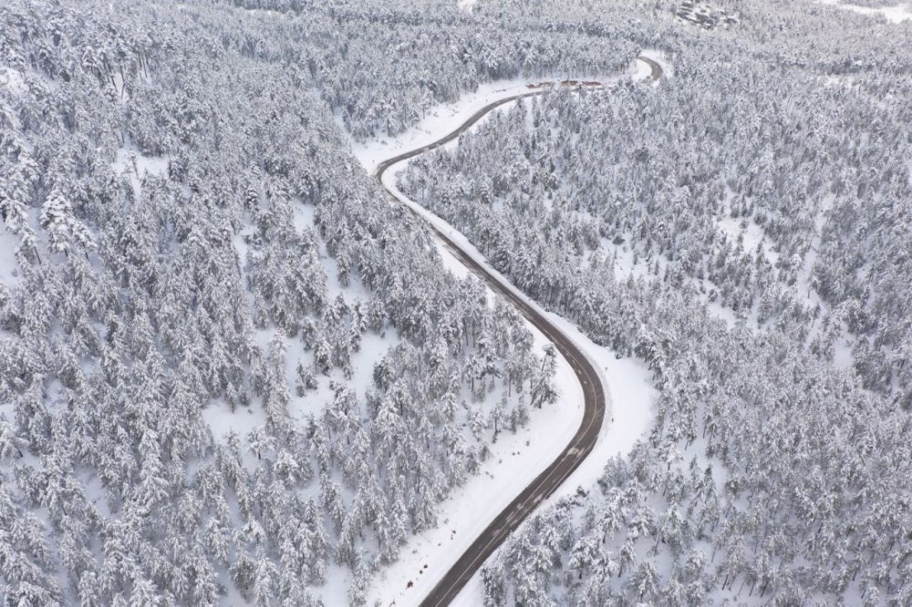 Karla beyaza bürünen Görecik Yaylası havadan görüntülendi
