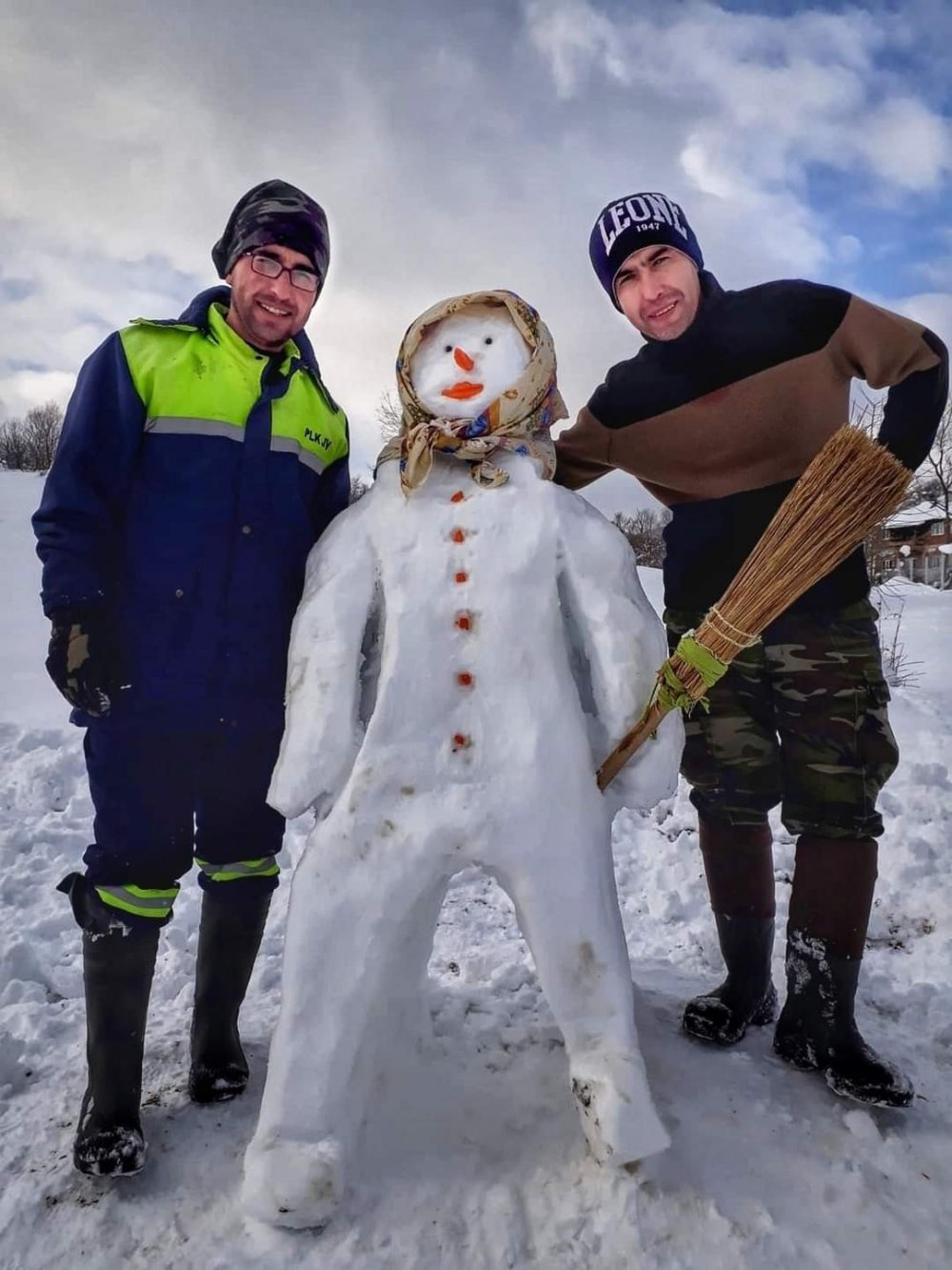 Kardan çizgi film karakteri Şukufe teyze ve köpeğini yaptılar