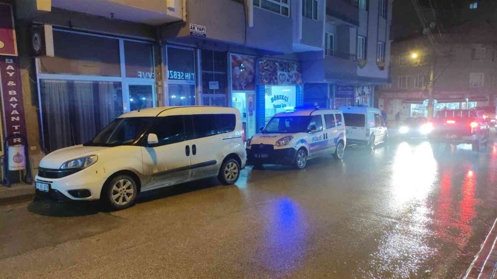 Tartıştığı babasını defalarca bıçaklayarak öldürdü