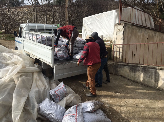inhisar-belediyesinden-suriyeli-ailelere-komur-yardimi2.jpg