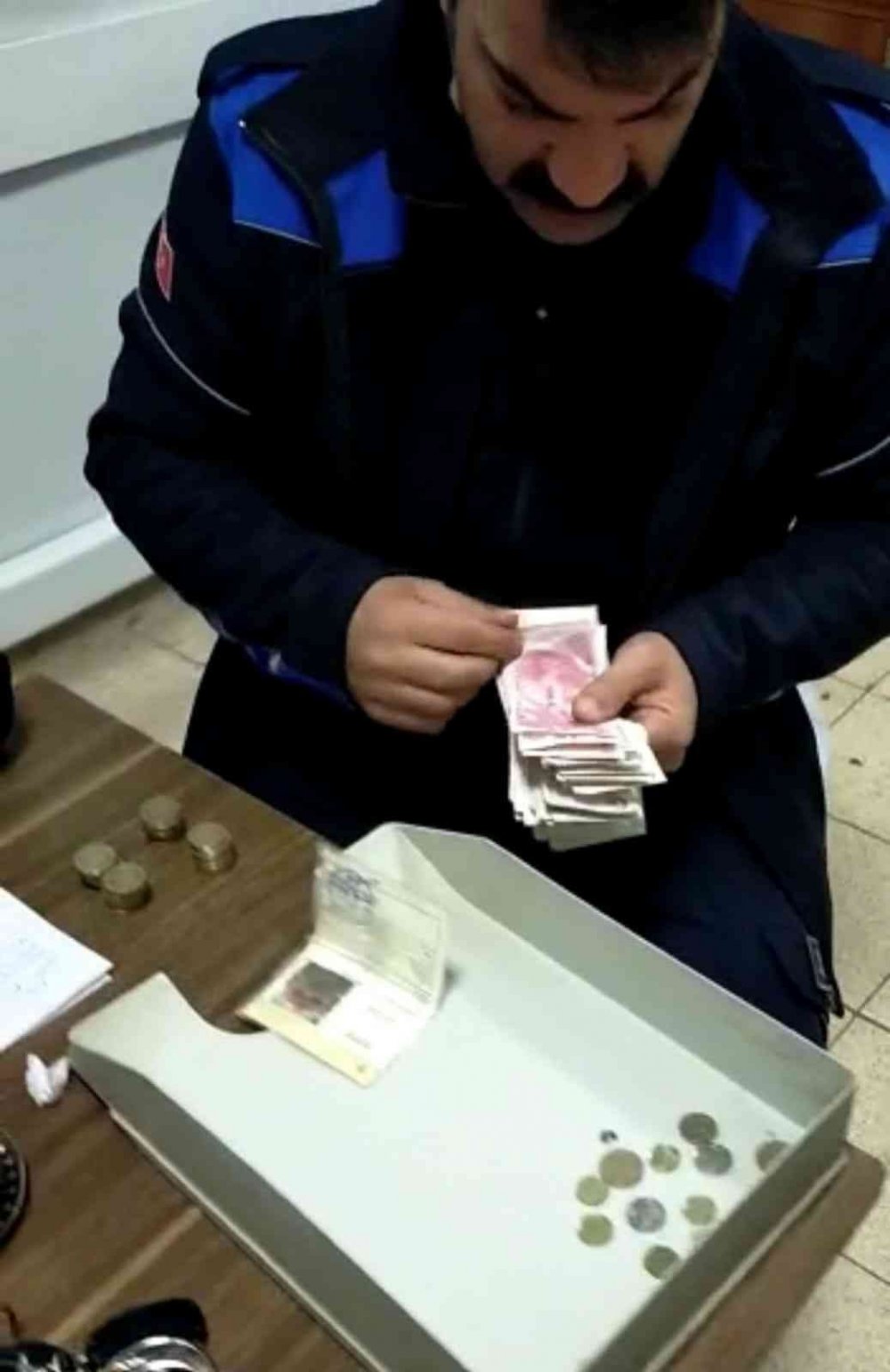 Dilencinin üzerinden çıkan para şaşırttı