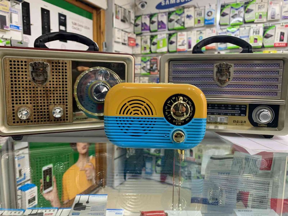 Nostaljik görünümlü yeni teknolojiye uyumlu radyolar