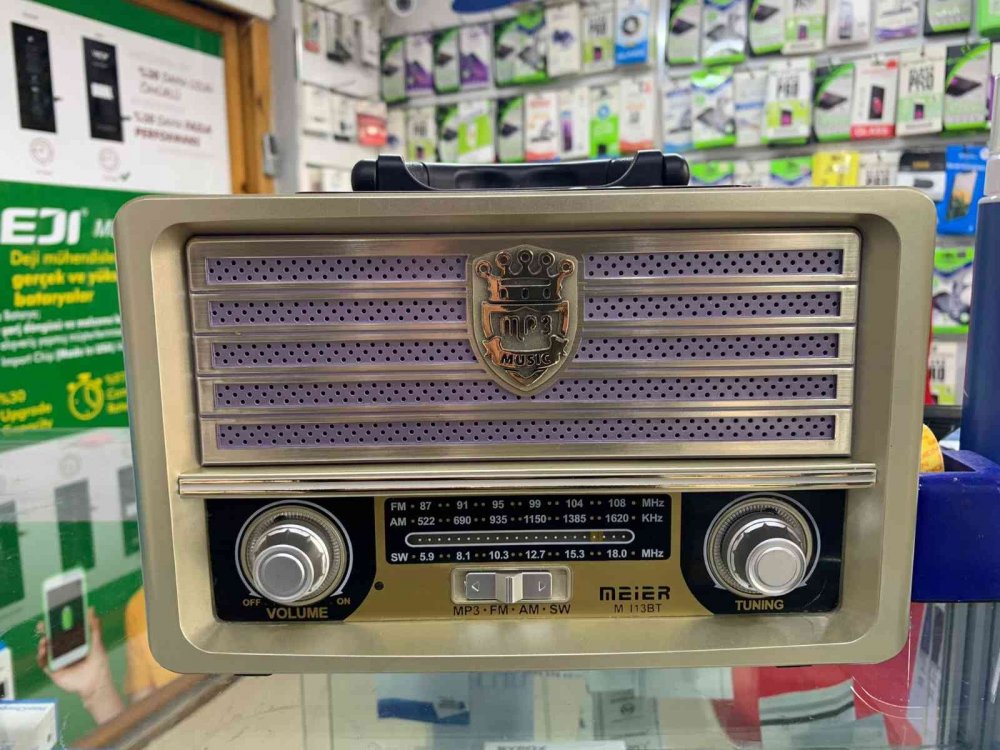 Nostaljik görünümlü yeni teknolojiye uyumlu radyolar