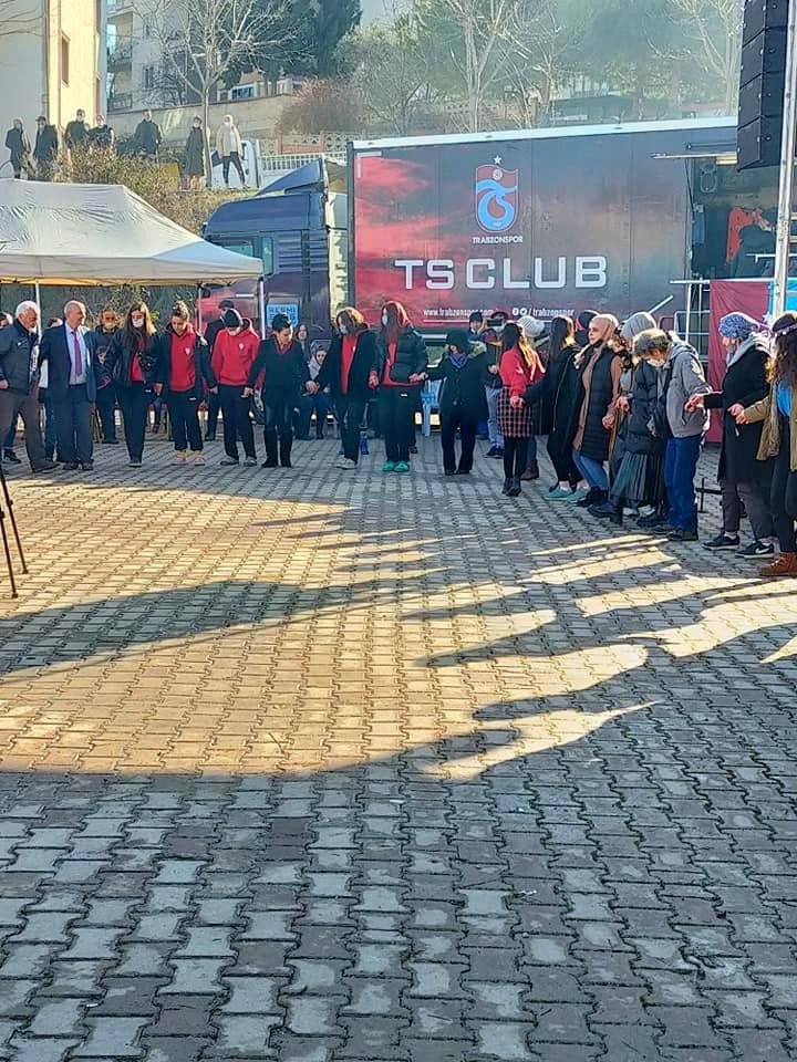 Bilecik’te 1 buçuk ton hamsi dağıtıldı