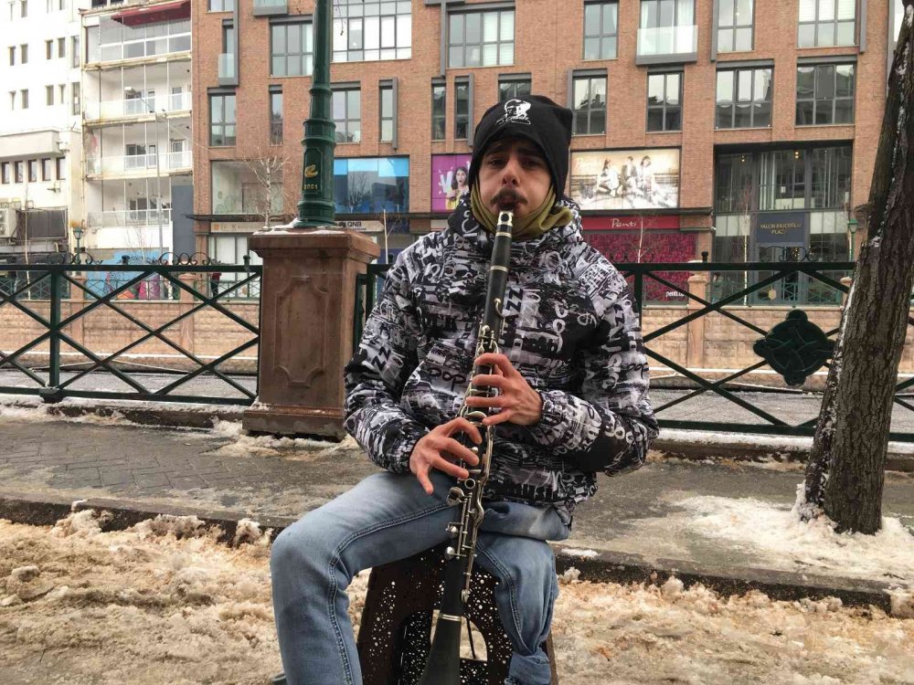 İç savaşta bir bacağını kaybetmesine rağmen hayata küsmedi