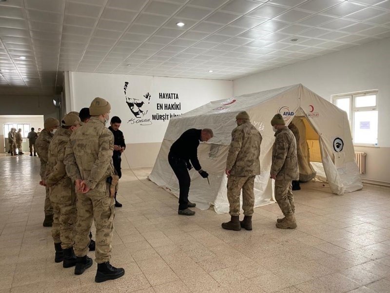 Jandarma personeline çadır kurma eğitimi verildi