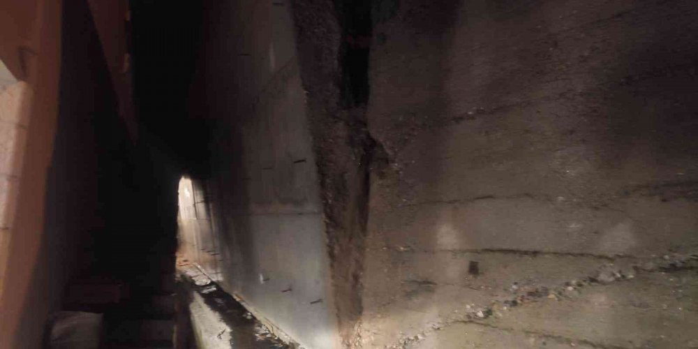 İstinat duvarı yağmura dayanamadı