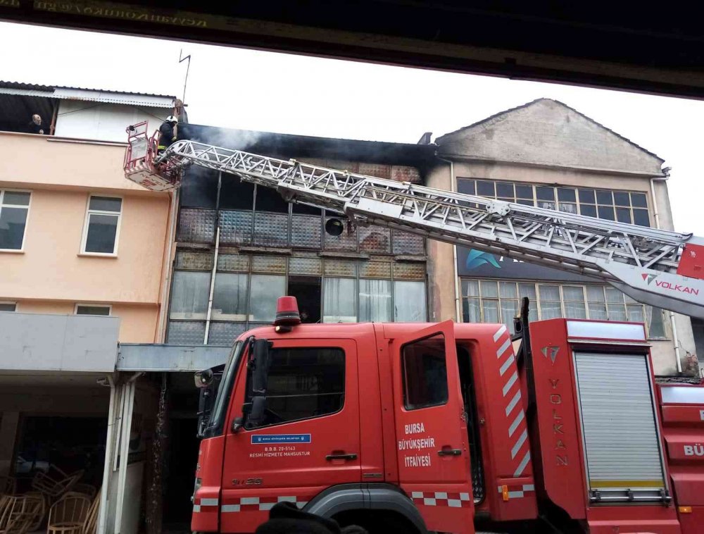 Koltuk atölyesi alev alev yandı