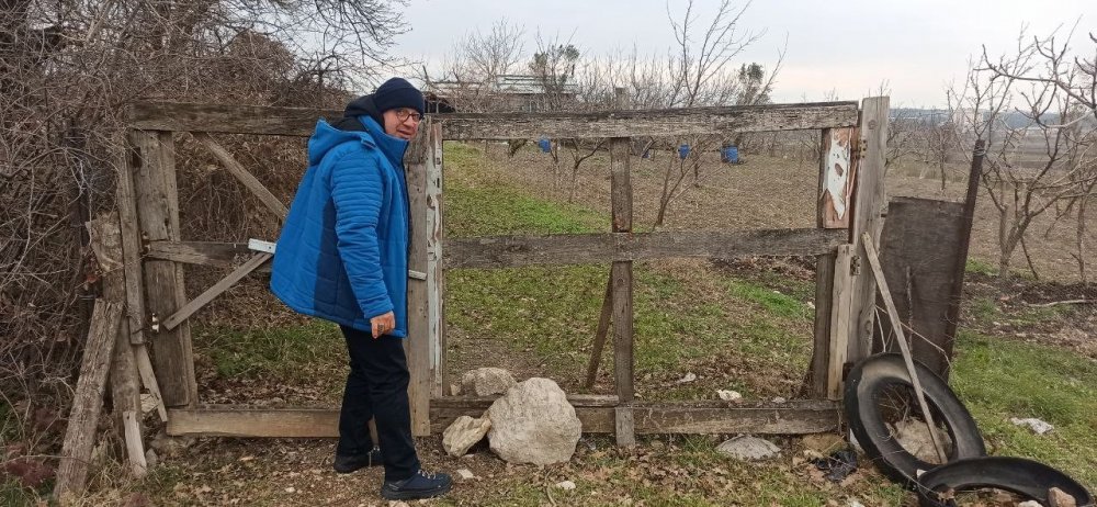 Hırsızlar evin kapılarını söküp götürdü