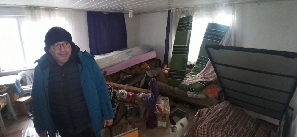 Hırsızlar evin kapılarını söküp götürdü