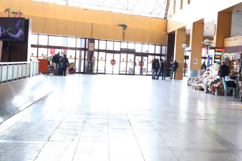 Otogar esnafının gözü kulağı üniversitelerin açılacağı tarihte