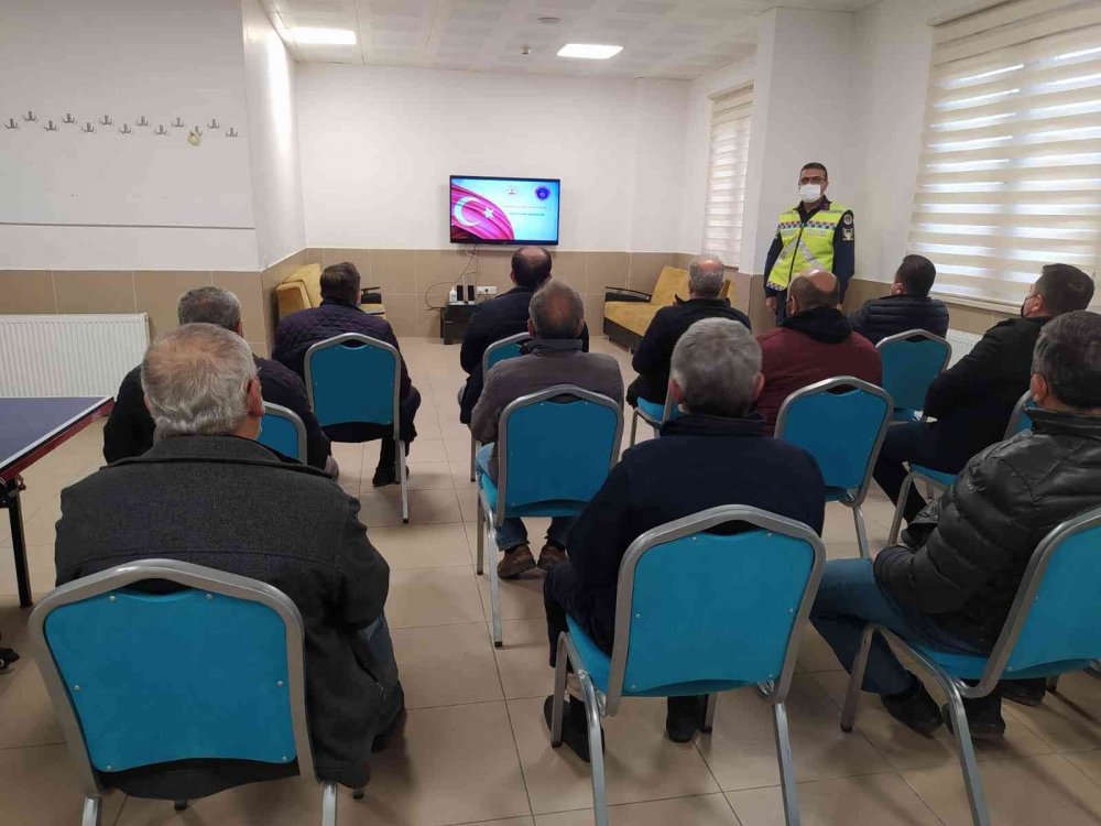 Osmaneli'nde Jandarma'dan servis şoförlerine eğitim