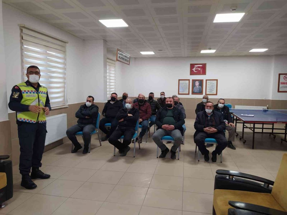 Osmaneli'nde Jandarma'dan servis şoförlerine eğitim