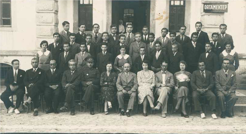 1934-1935-bilecik-orta-mektep-ucuncu-sinif-ogrencileri-ve-muallimleri.png