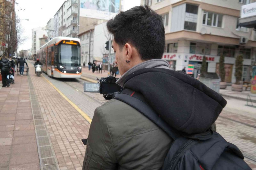 Hemşirelik öğrencisi çektiği videolarla para kazanmaya başladı
