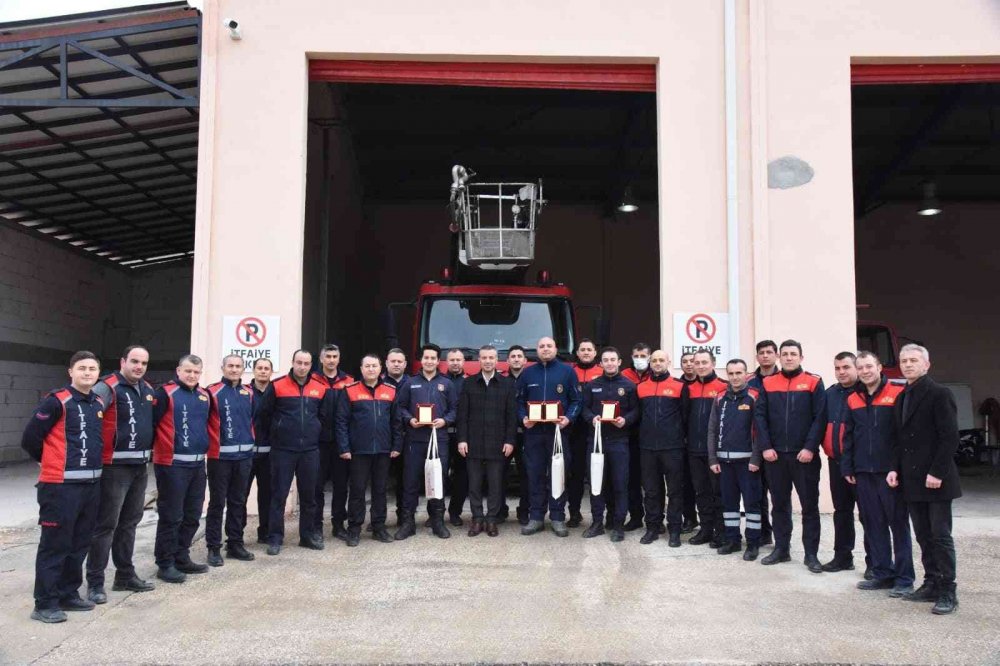İtfaiye personeline ’Temel Yangın Eğitimi’ ve ’Trafik Kazalarına Müdahale ve Temel Kurtarma’ eğitimi verildi
