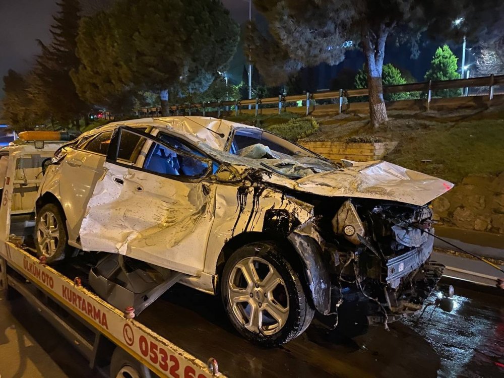 Uygulamadan kaçan otomobil ile servis aracı ile çarpıştı: 3 yaralı