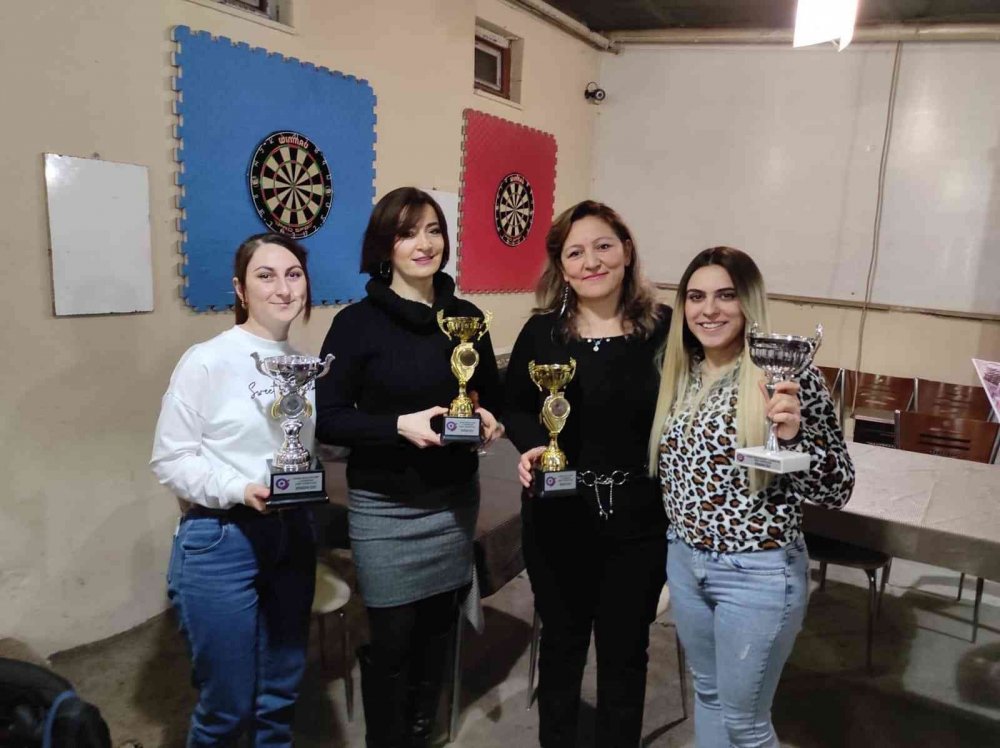 Kadın şampiyonalar ödüllerini aldı