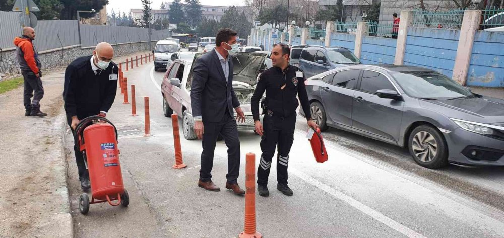 Otomobil yangını büyümeden söndürüldü