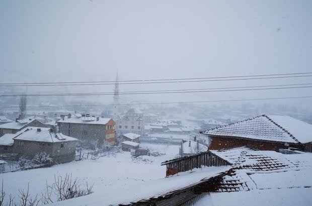 Bozüyük yeni güne karla uyandı