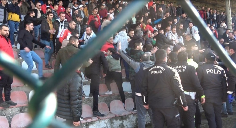 Bilecik’te polis, 6 itfaiye personelini biber gazıyla hastanelik etti