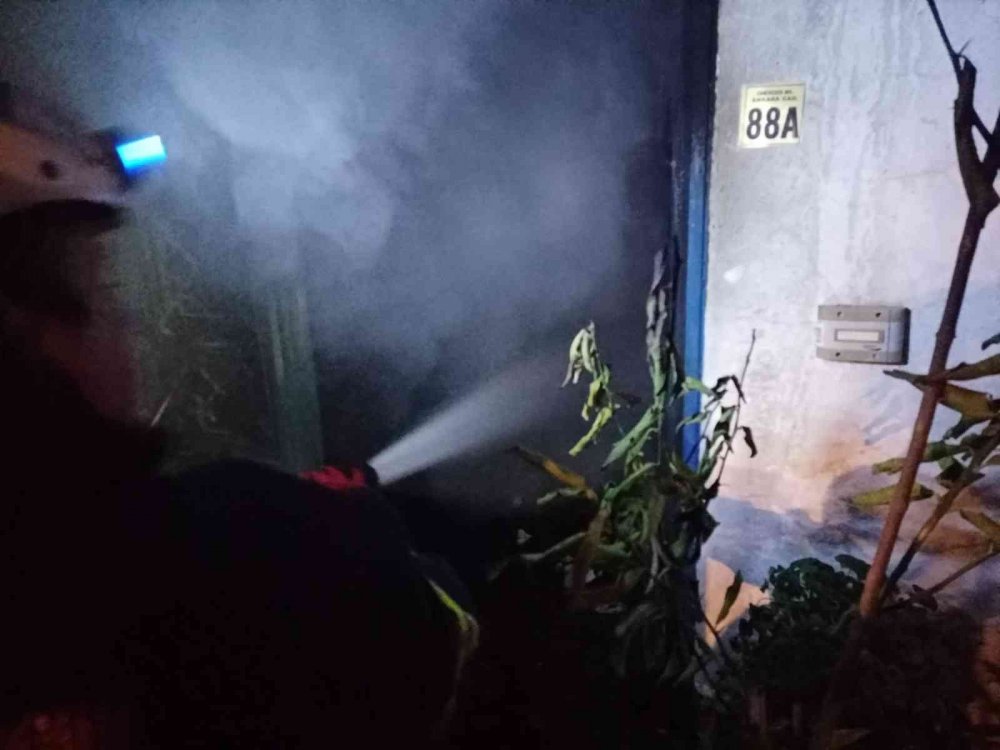 Osmaneli’de 2 katlı evde yangın