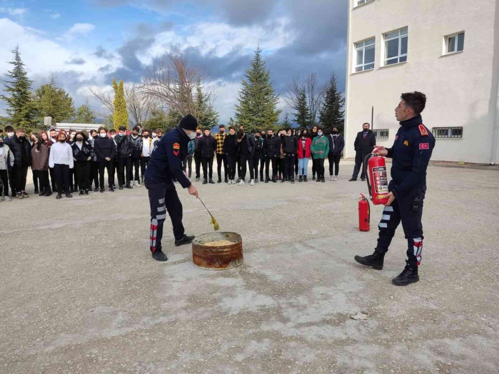 Bozüyük’te lise öğrencilerine yangın eğitimi verildi
