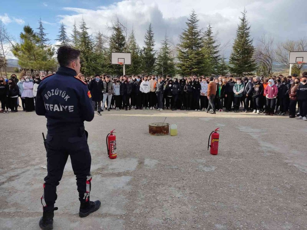 Bozüyük’te lise öğrencilerine yangın eğitimi verildi