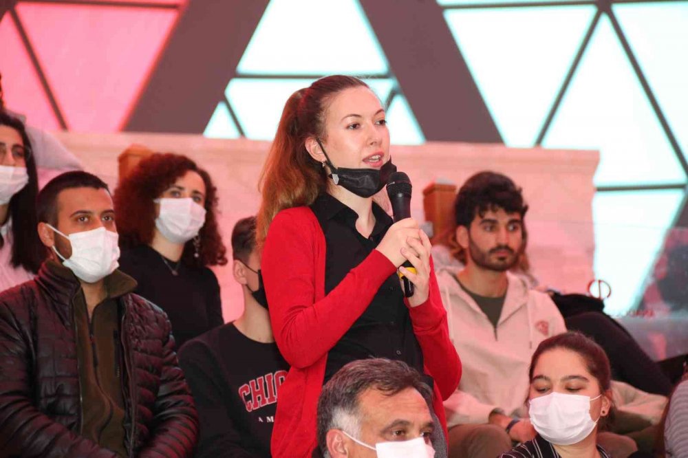 Binali Yıldırım öğrencilerle buluştu