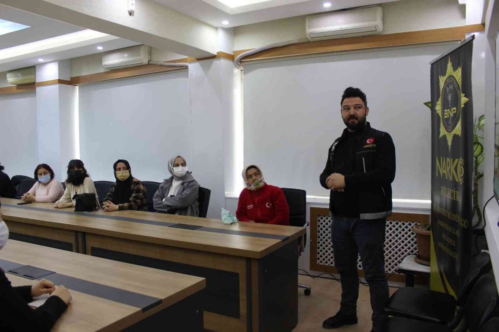 ‘En iyi narkotik polisi anne’ semineri