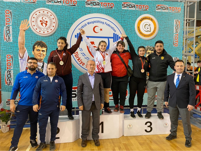 sevilay-turkiye-3-su-oldu3.jpg
