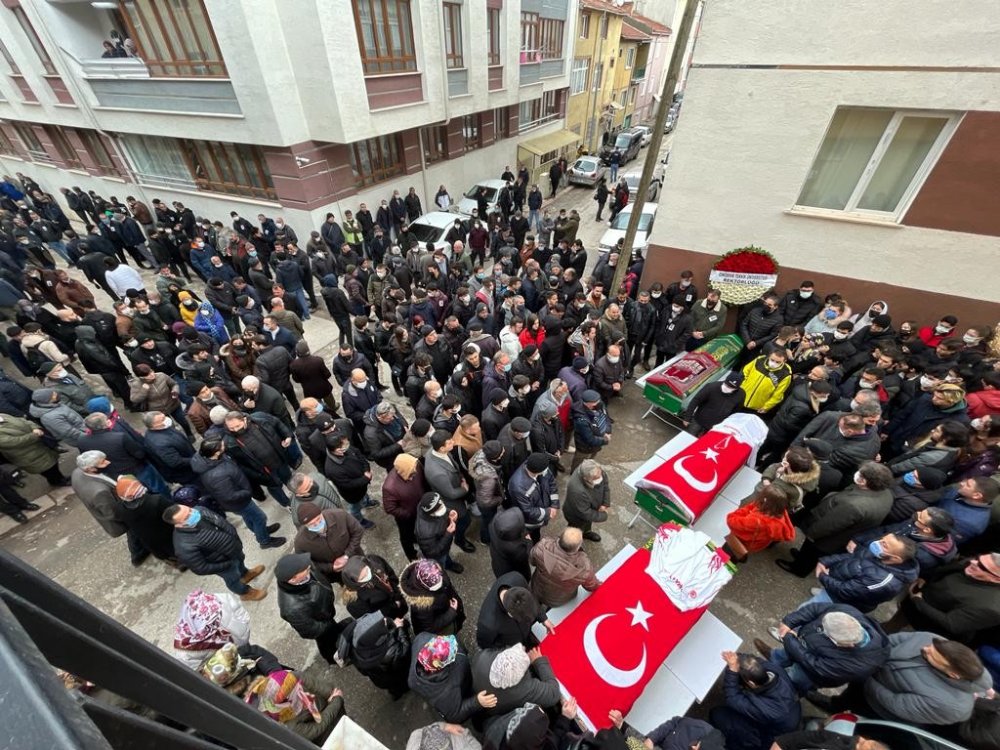 Feci kazada hayatını kaybedenler gözyaşlarıyla toprağa verildi